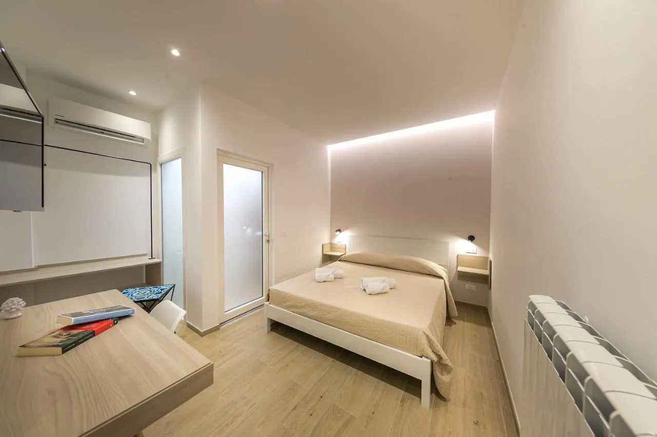 Coresi Rooms チェファル